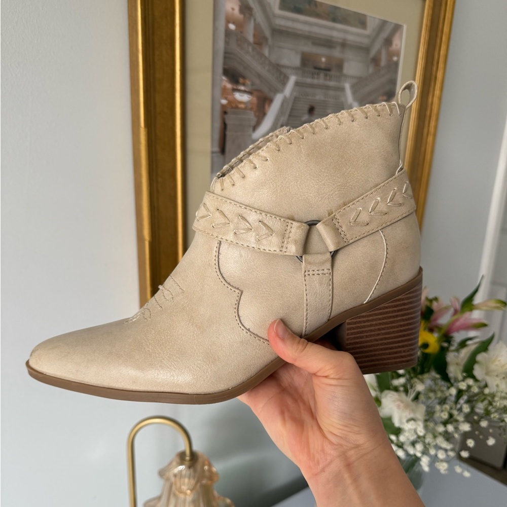 Frye Palma Western Ankle Boots Size 8.5 Stone Cream